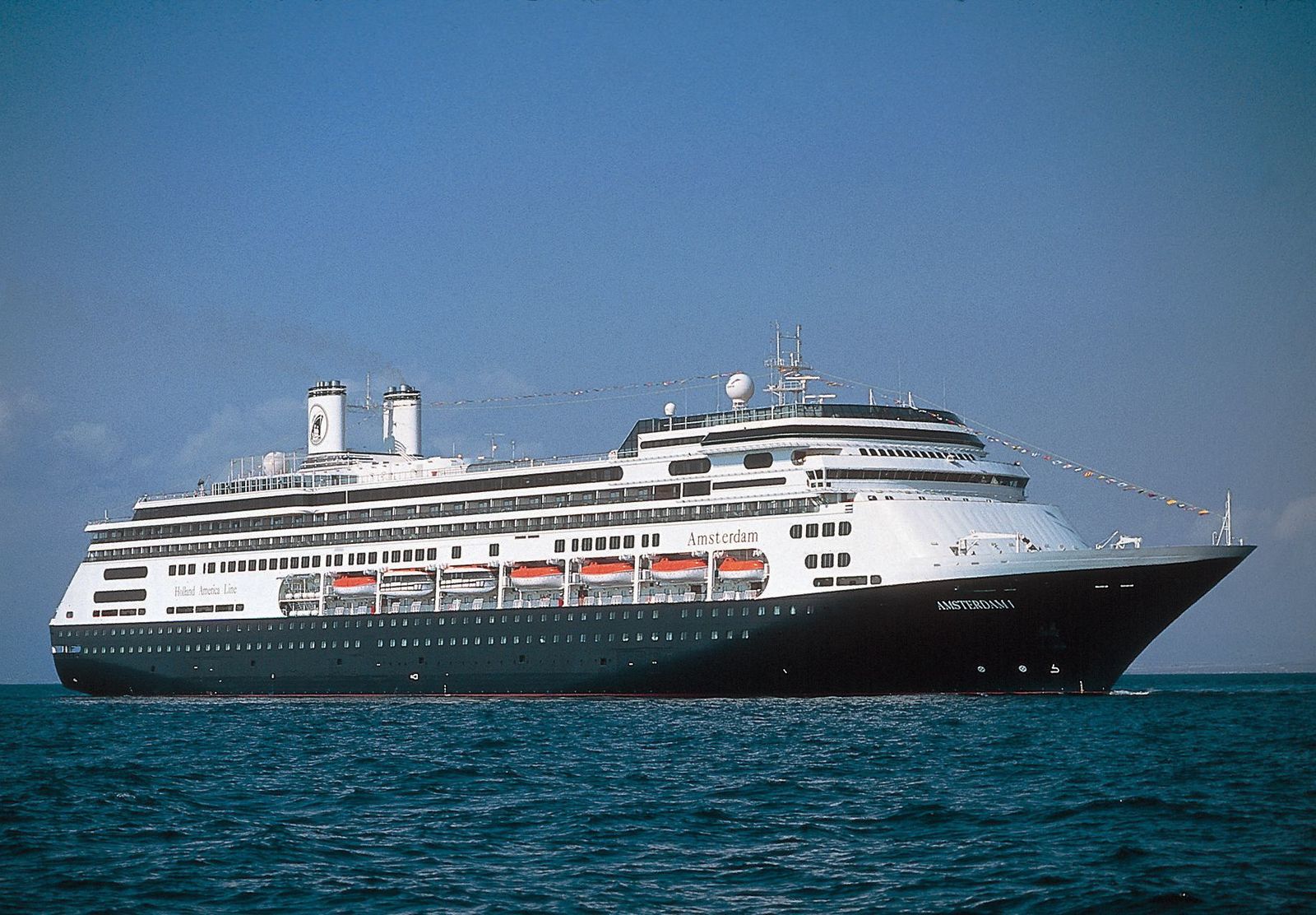 Holland-Americas-largest-ship-to-date%E2%80%94the-2650-passenger-MS-Koningsdam.jpg