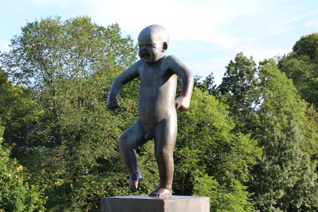 Vigeland-Park-sculpture-on-side-of-bridge.jpg