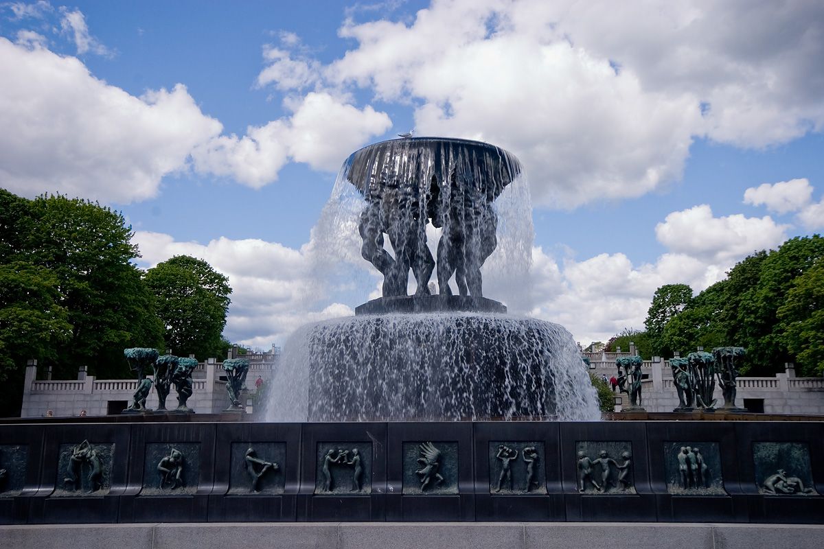 Frogner-Park-is-a-public-park-located-in-the-borough-of-Frogner-in-Oslo-Norway.jpg