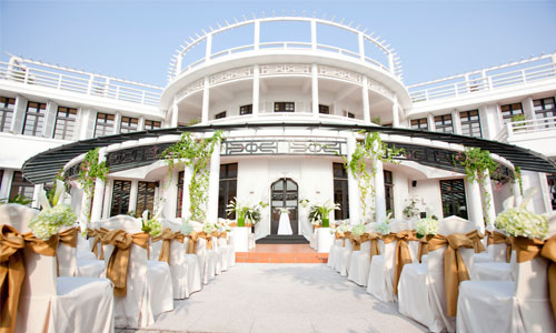 1332238535_La-Residence-Hue-_-Vietnam_Wedding-at-terrace.jpg
