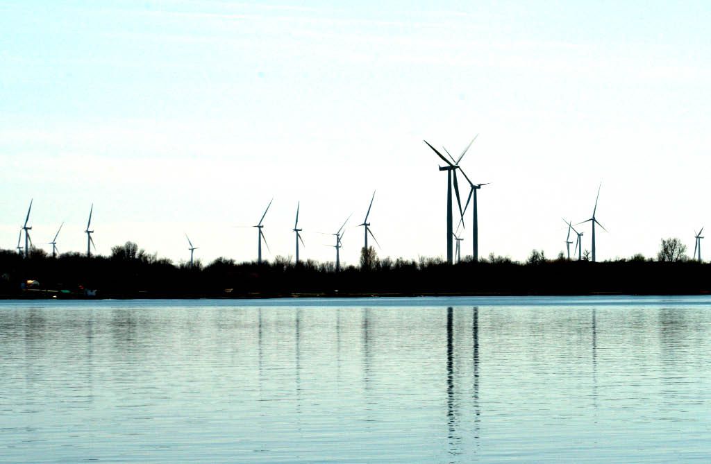 Wolfe-Island-is-the-largest-of-the-world-renowned-Thousand-Islands.jpg