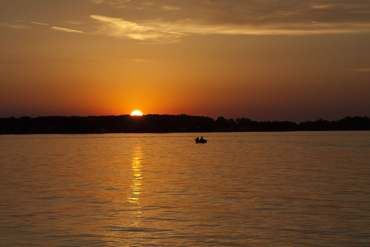 Lake-St-Clair-is-nestled-among-the-undulating-hills-at-the-foot-of-Mount-Royal-Range.jpg