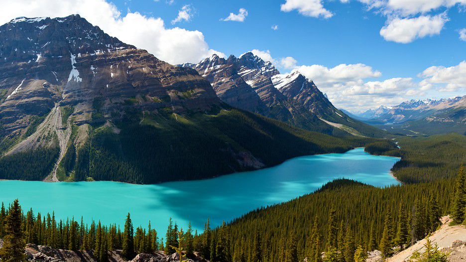 Peyto-Lake-is-a-glacier-fed-lake-located-in-Banff-National-Park-in-the-Canadian-Rockies.jpg