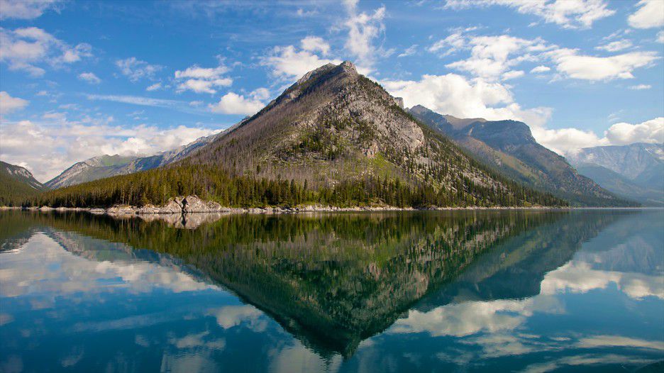 Lake-Minnewanka-is-a-glacial-lake-located-in-the-eastern-area-of-Banff-National-Park-in-Canada.jpg