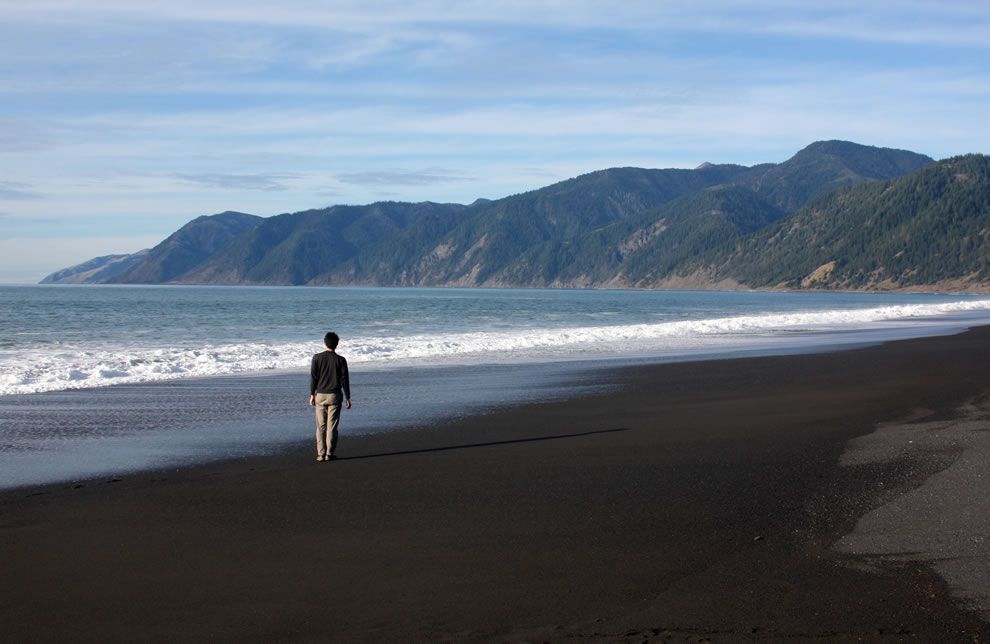 Muriwai-Black-Sand-Beach-New-Zealand.jpg