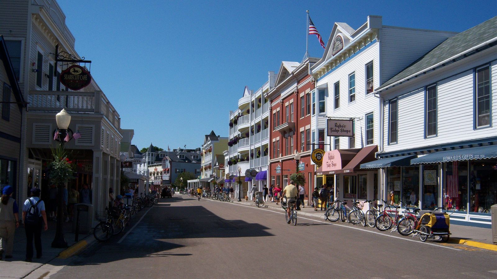 Downtown-Mackinac-Island-along-M-185.jpg