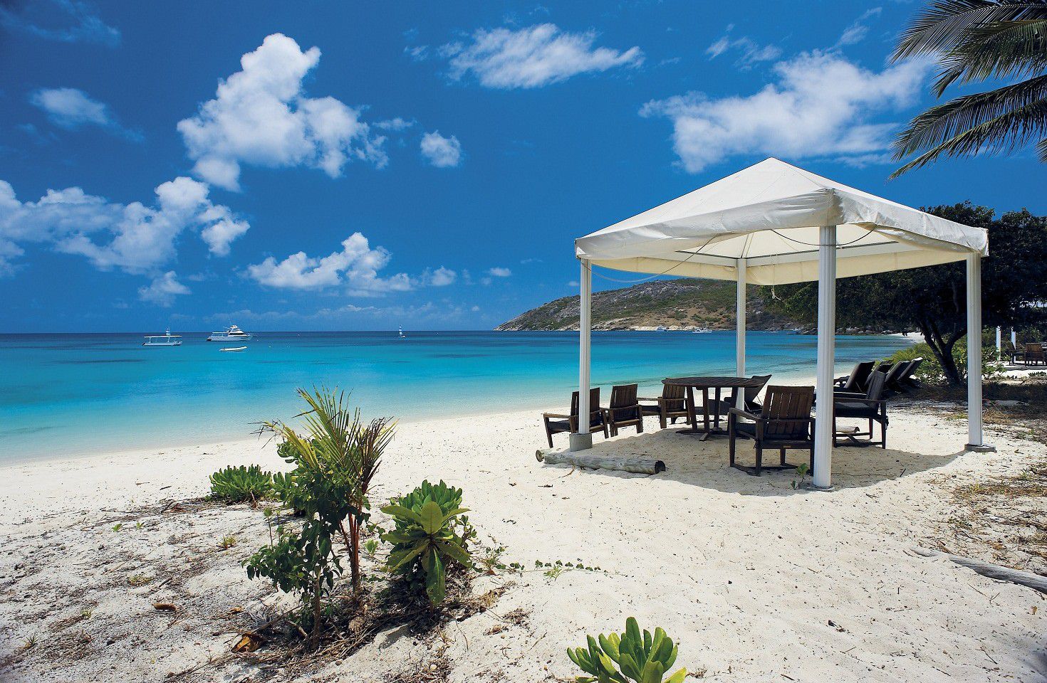 truly-secluded-from-the-rest-of-the-world.-With-24-powdery-white-beaches-and-40-luxurious-suites.jpg