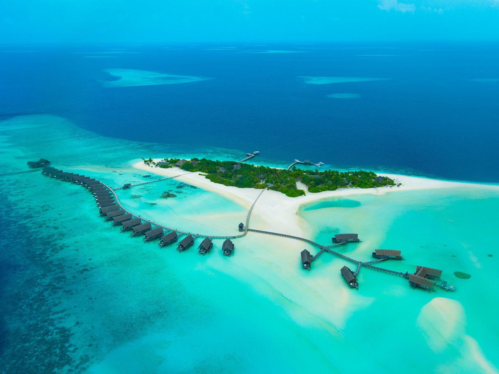 Cocoa-Island-is-one-of-the-most-unique-Maldives-resorts-ideal-for-honeymooners.jpg