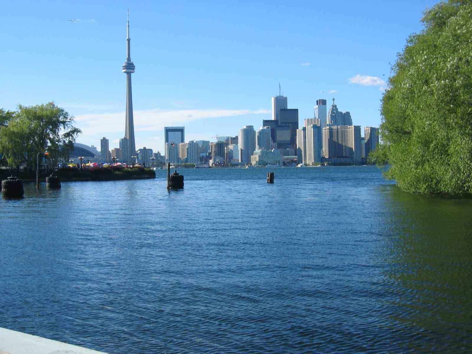 so-home-to-the-city-centre-airport-which-is-accessible-by-a-short-ferry-ride-and-as-of-July-2015.jpg