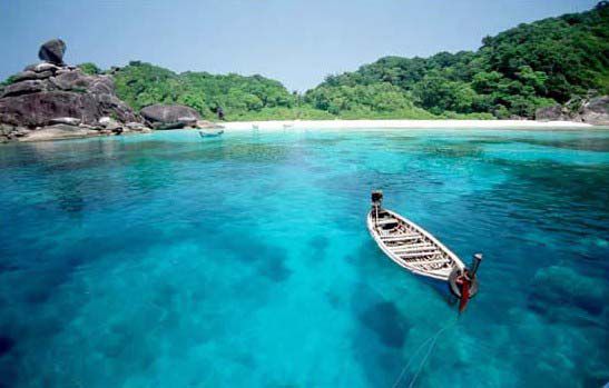 Koh-Lanta-Yai-preserves-its-community-spirit-in-both-family-and-business-life.jpg