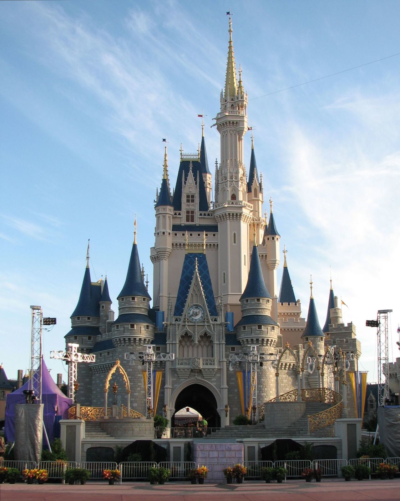 nown-as-Walt-Disney-World-or-simply-Disney-World-is-an-entertainment-complex-in-Bay-Lake-Florida.jpg