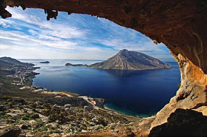 Kalymnos-is-neighbored-by-the-small-island-of-Telendos.jpg