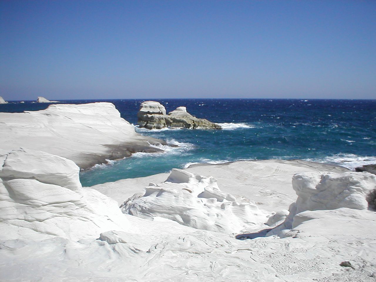 Milos-or-Melos-is-a-volcanic-Greek-island-in-the-Aegean-Sea.jpg