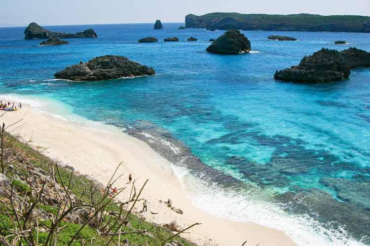 so-known-as-the-Ogasawara-Islands-are-an-archipelago-of-over-30-subtropical-and-tropical-islands.jpg