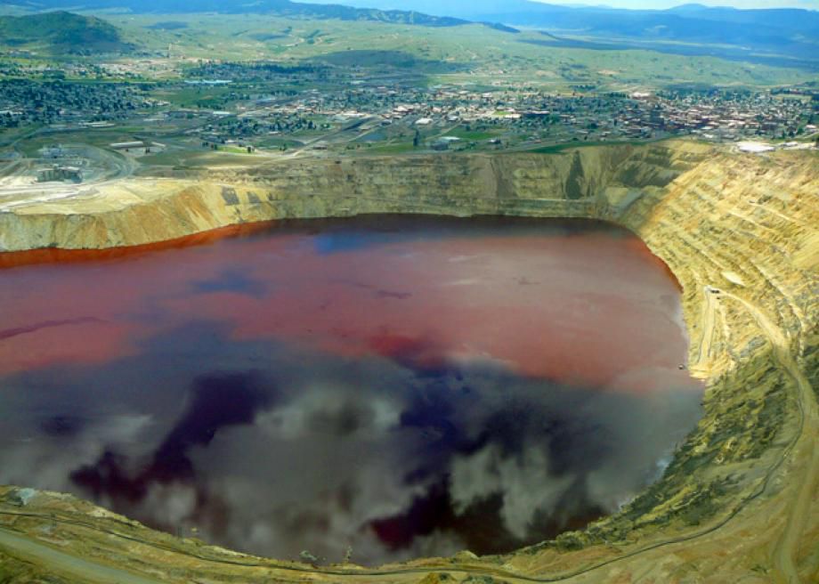 The-Berkeley-Pit-looking-west-from-Rampart-Mountain-near-Butte-Montana.-The-Pit-water.jpg