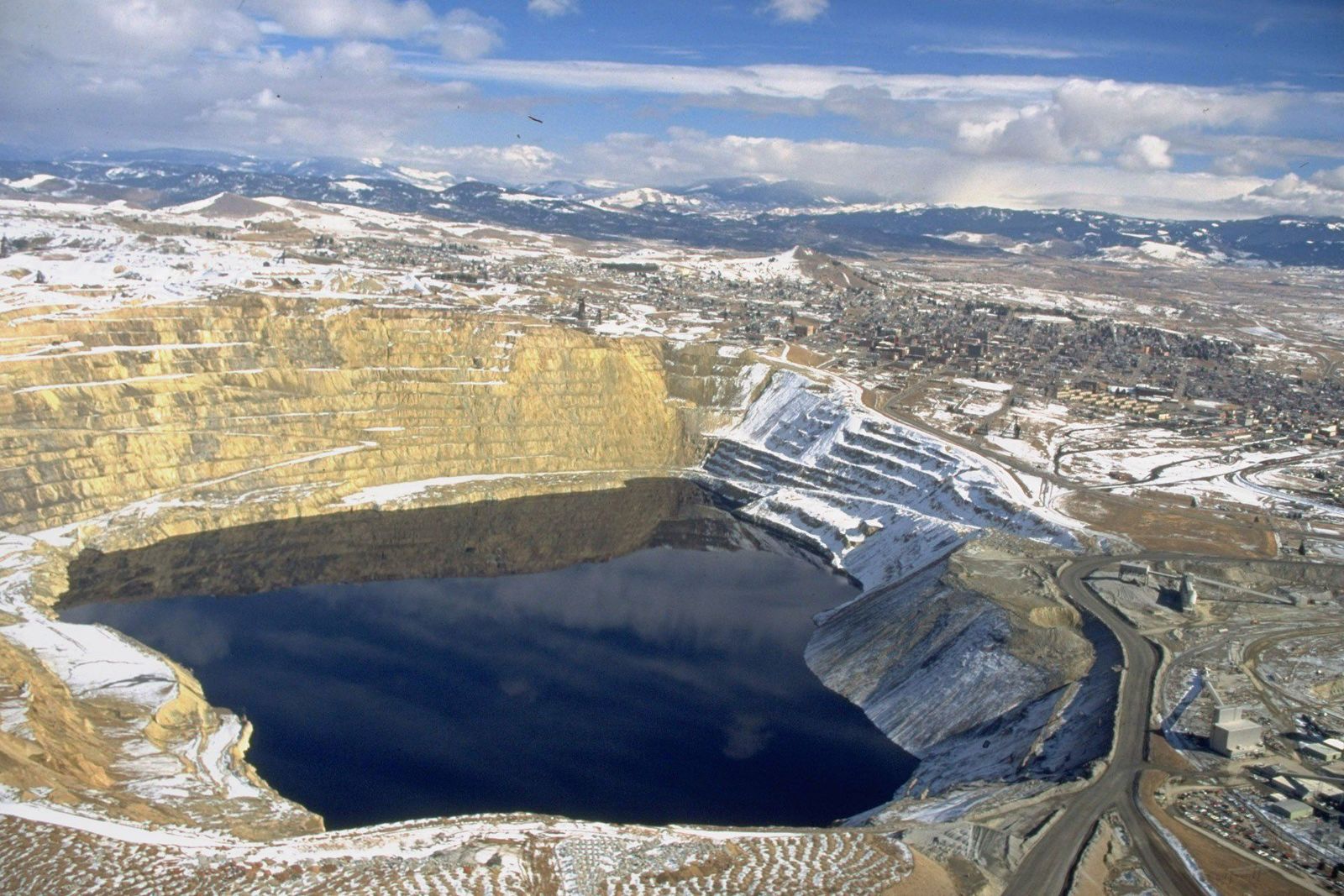 The-Berkeley-Pit-is-a-former-open-pit-copper-mine-in-Butte-Montana.jpg