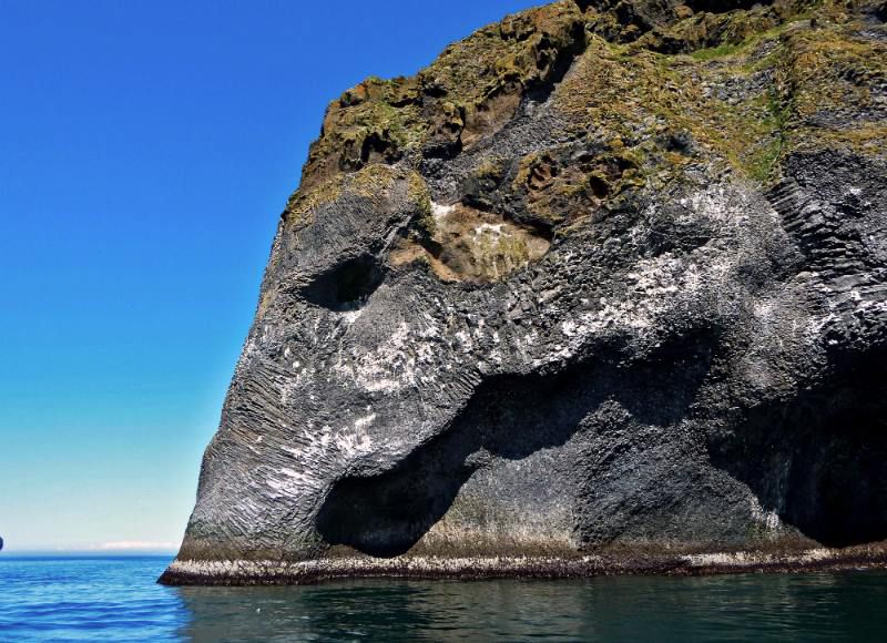 elephant-rock-heimaey-in-Iceland.jpg