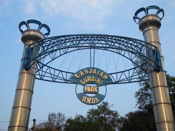 Lumbini-park-also-enjoys-a-good-location-as-it-is-surrounded-by-the-state-Secretariat.jpg