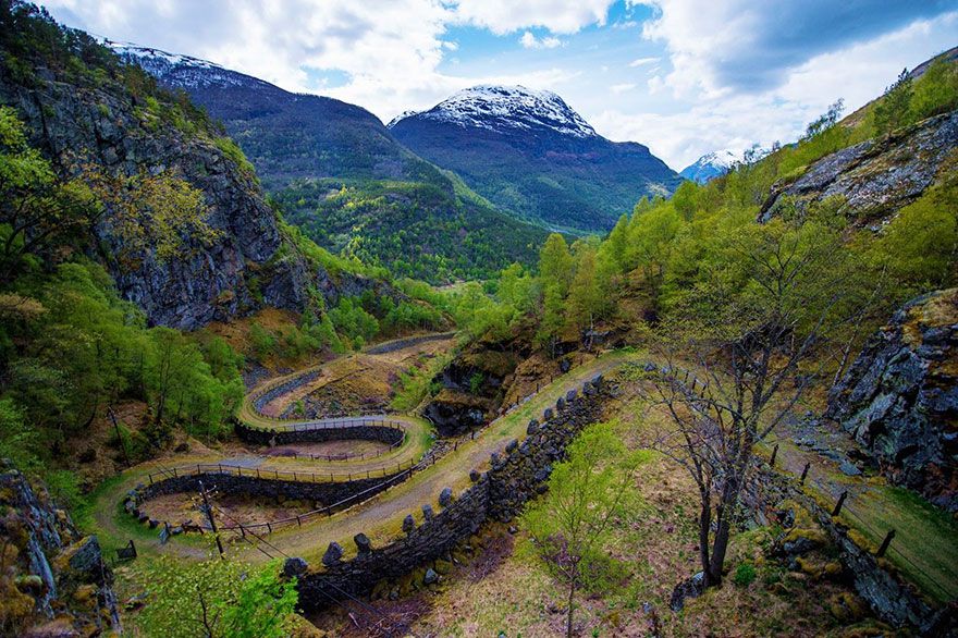 Ancient-Road-Vindhellavegen.jpg