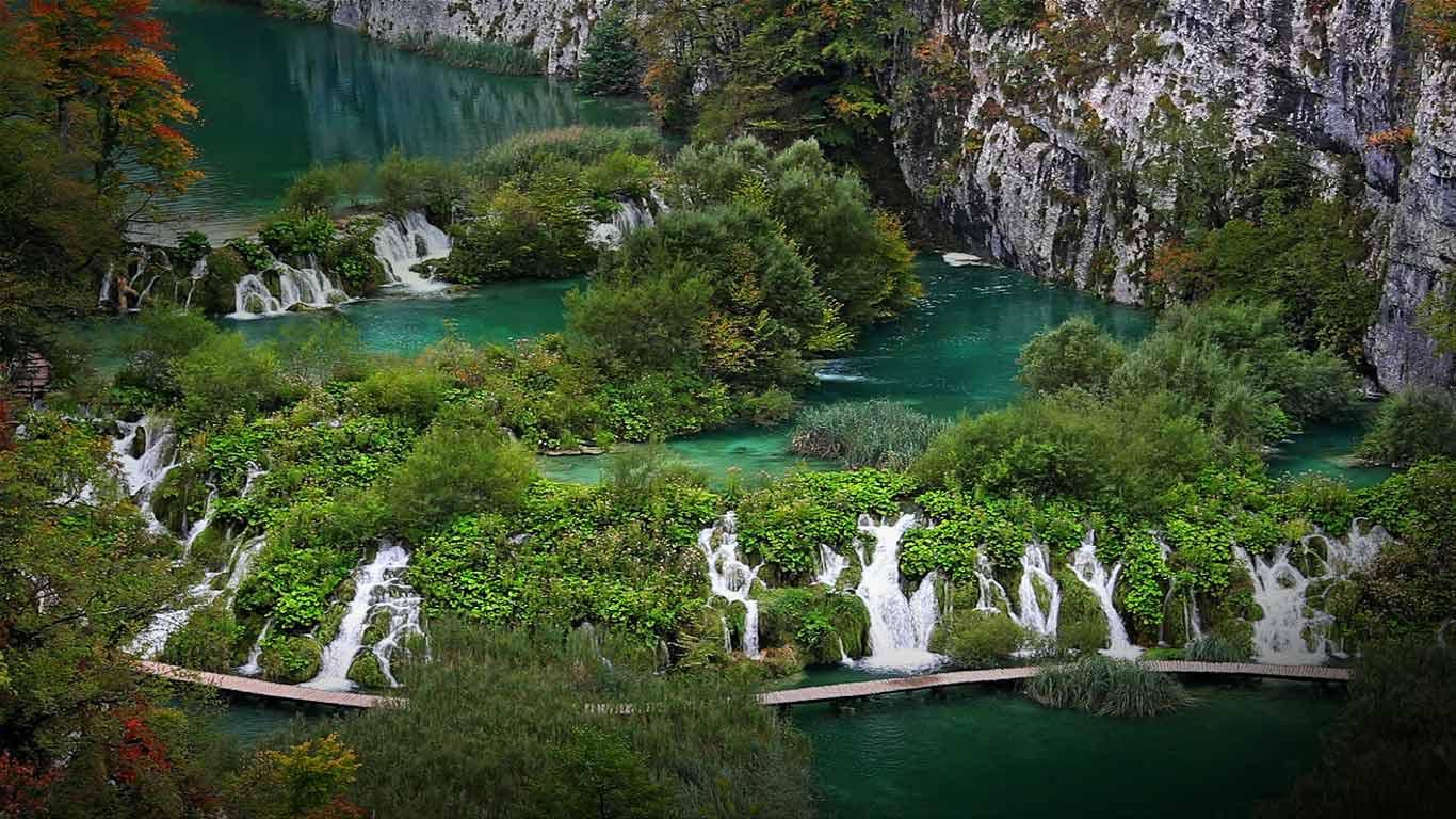 Plitvice-Lakes-National-Park-Croatia.jpg