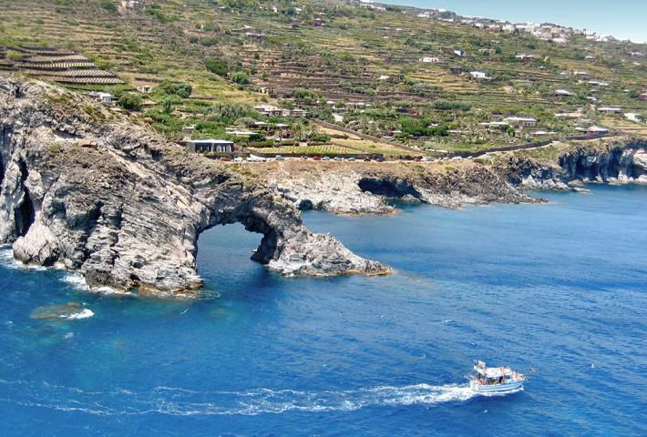 Pantelleria-is-an-island-lying-between-Sicily-Italy-and-Tunisia.jpg