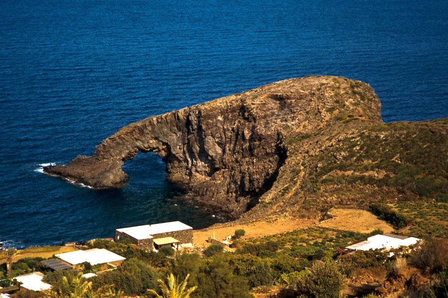 ental-rift-in-the-Strait-of-Sicily-and-has-been-the-focus-of-intensive-volcano-tectonic-activity.jpg