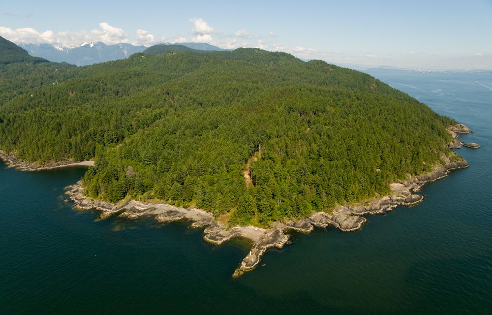 nd-off-the-coast-of-mainland-B.C.-It-is-accessible-by-public-ferry-and-a-bus-ride-from-Vancouver.jpg