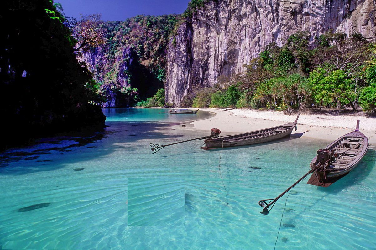 Visitors-to-Krabi-beaches-and-islands-are-of-many-different-backgrounds.jpg