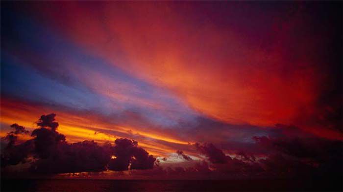 n-lie-the-Phoenix-Islands-eight-atolls-and-two-submerged-coral-reefs-east-of-the-Gilbert-Islands.jpg