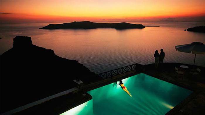 Santorini-has-some-of-the-most-amazing-sunset-views-you-can-find-anywhere.jpg