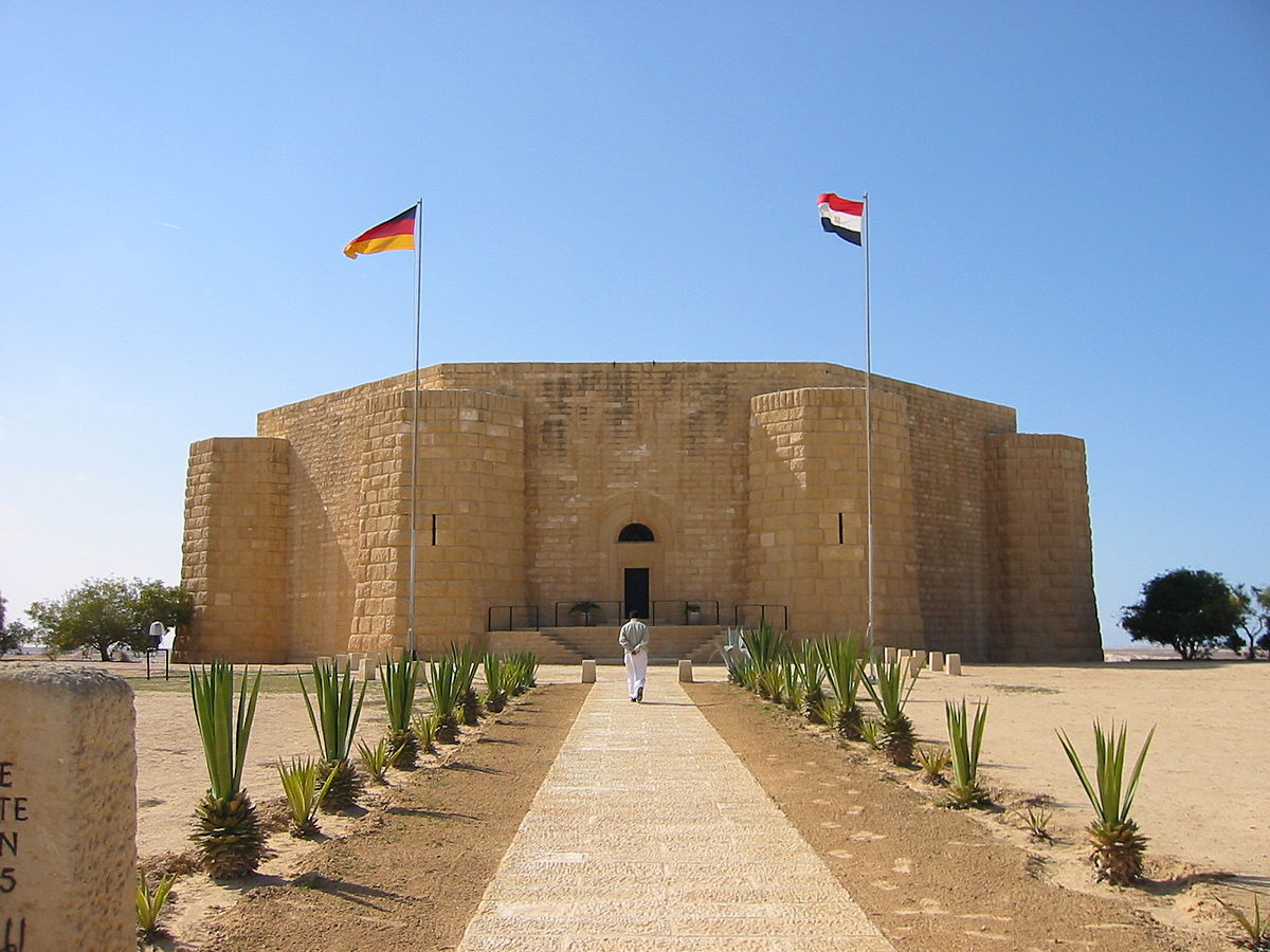 1200px-El_Alamein_Deutsches_Kriegsgraeberdenkmal.jpg