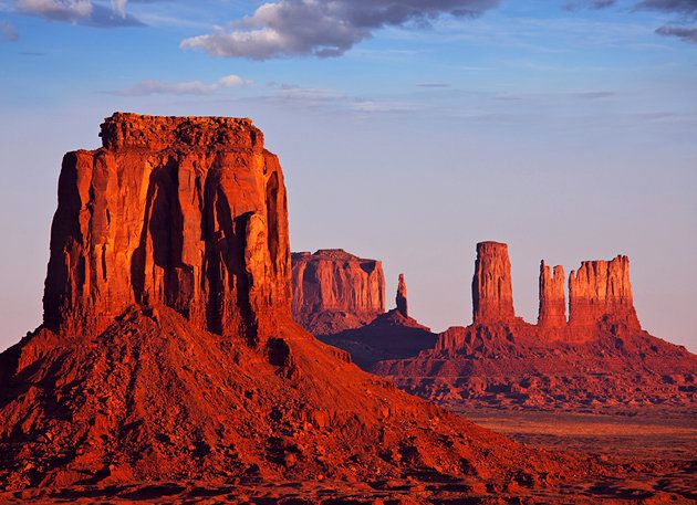 Monument-Valley-Navajo-Tribal-Park-straddles-the-border-between-Arizona-and-Utah.jpg