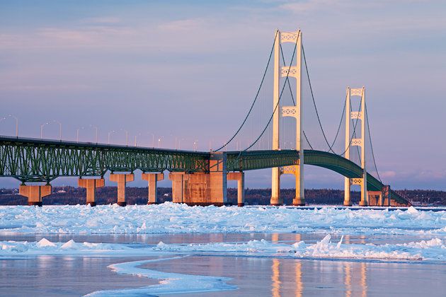 ckinac-Bridge-connects-the-Lower-Peninsula-at-Mackinaw-City-to-the-Upper-Peninsula-at-St.-Ignace.jpg