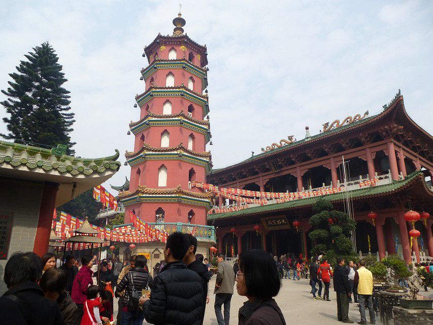 Guangdond-Foshan-Temple-Renshou.jpg