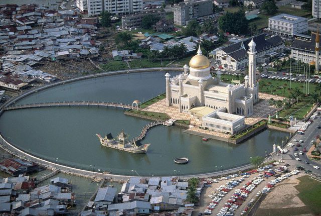 The-JameAsr-Hassanil-Bolkiah-Mosque-Brunei-Asia.jpg