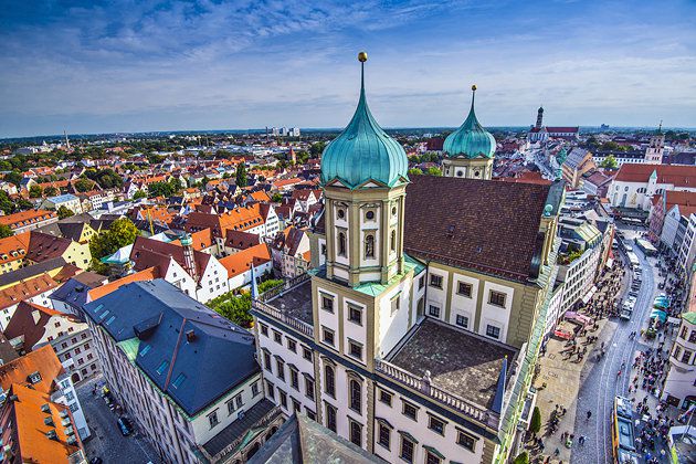 In-the-center-of-Augsburg-stands-the-old-Town-Hall-or-Rathaus.jpg