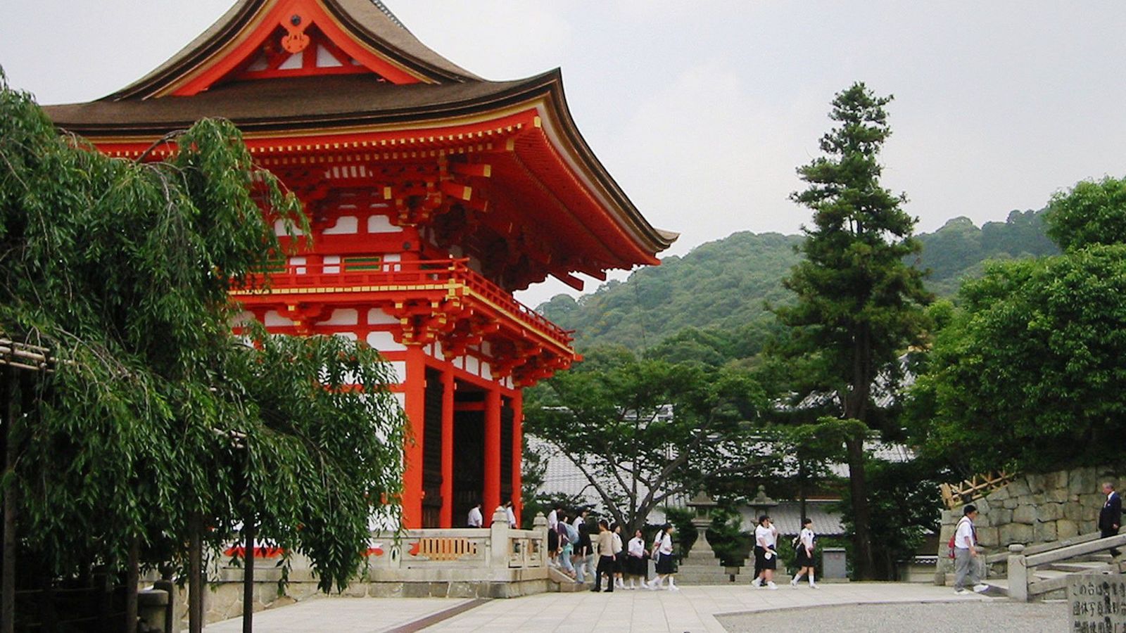 Kyoto-was-destroyed-by-many-wars-and-fires-but-due-to-its-historic-value.jpg