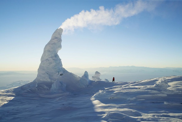 Ice-Towers-Caves-of-Mount-Erebus.jpg