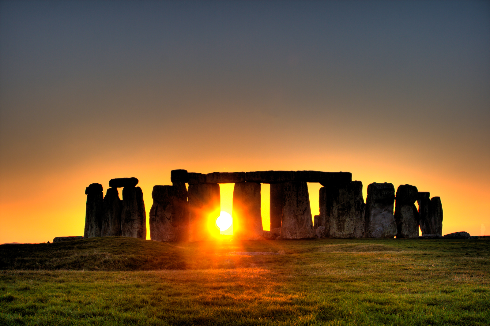 Stonehenge-Wiltshire-England.jpg