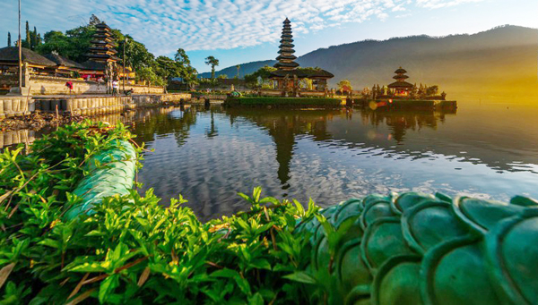 Bali-Island-is-much-loved-by-couples-because-of-romantic-gentle-and-charming-scenery.jpg