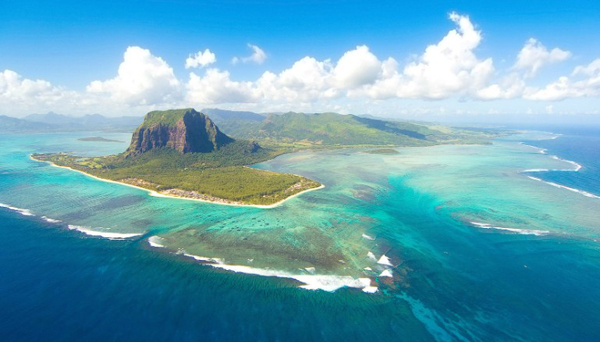 Mauritius-is-the-republic-island-located-in-the-South-West-Indian-Ocean.jpg