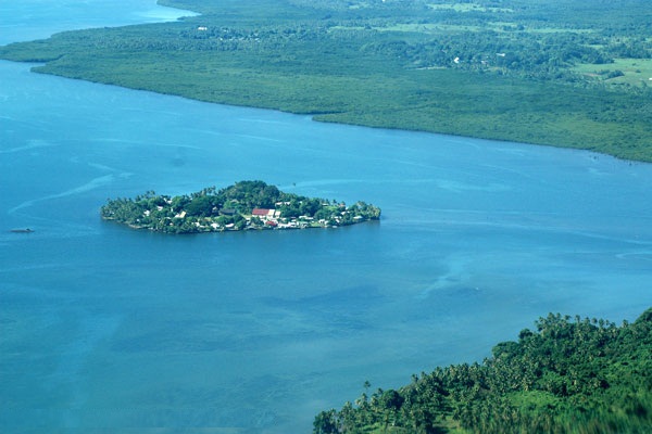 Arriving-at-Bau-island-%E2%80%93-the-seat-of-the-former-Fijian-royal-family.jpg