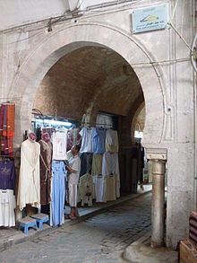 220px-Tunis_Bab_Souk_Lakmech.jpg