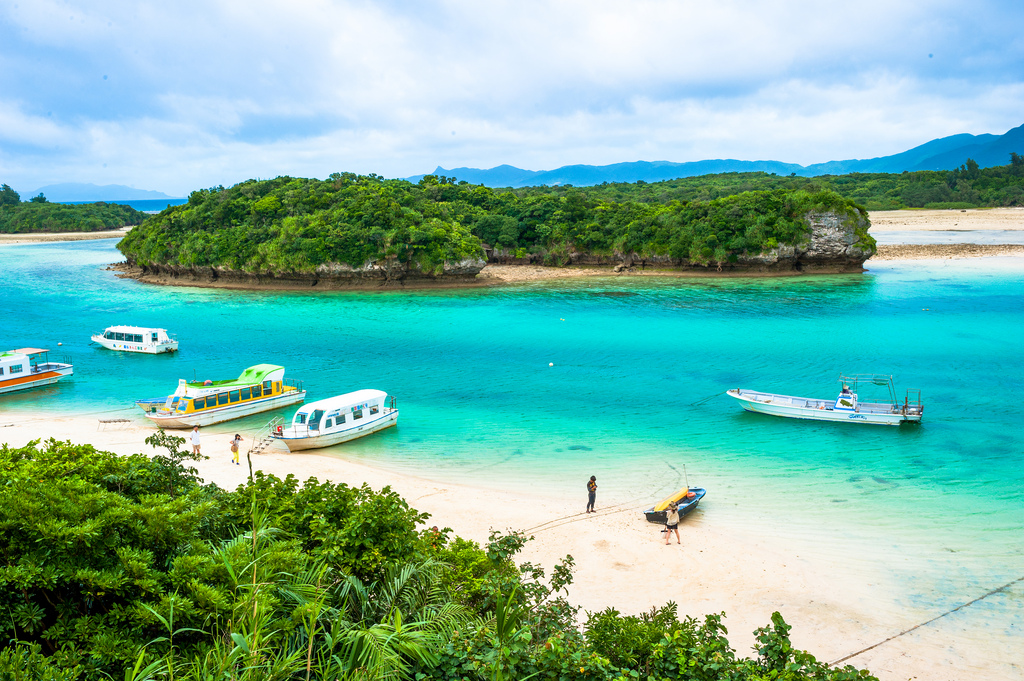 Kabira-Bay-Ishigaki-Island-Japan.jpg