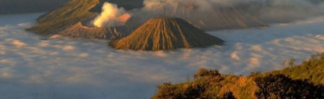 Bromo-Volcano-At-Sunrise-Java-Indonesia-940x198.jpg