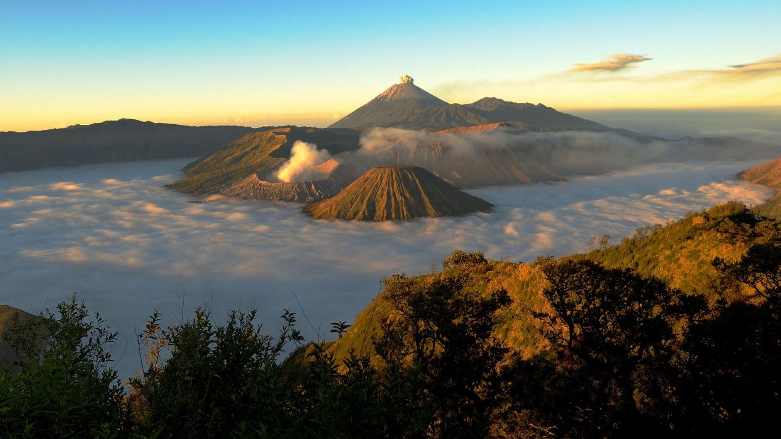 Bromo-Volcano-At-Sunrise-Java-Indonesia.jpg