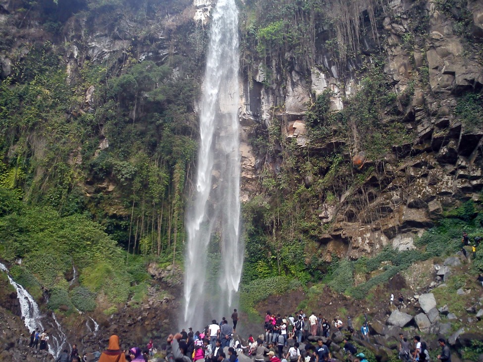 Indonesia-Tawangmangu-Waterfall.jpg