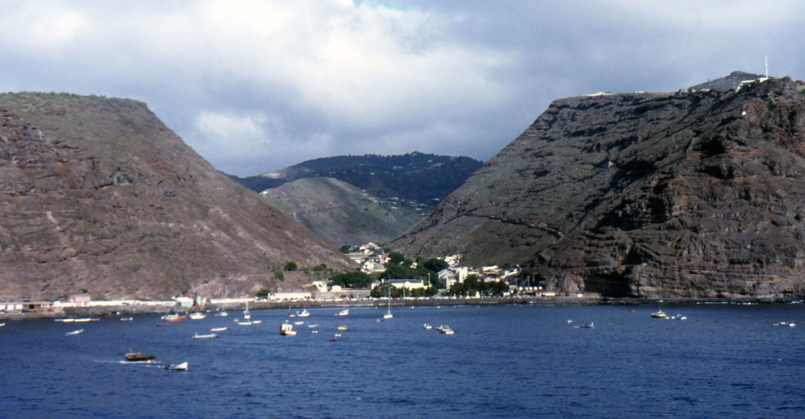 Saint-Helena-is-a-tropical-island-of-volcanic-origin-in-the-South-Atlantic-Ocean.jpg