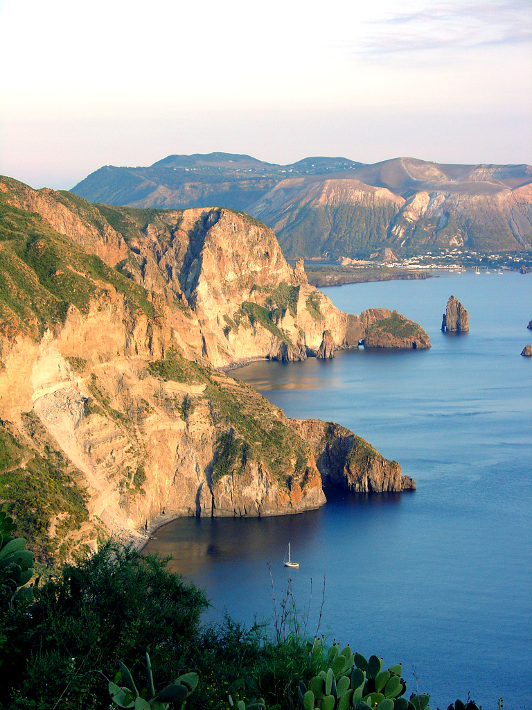 Beautiful-view-oflipari-sicily-italy-aeolian-islands.jpg