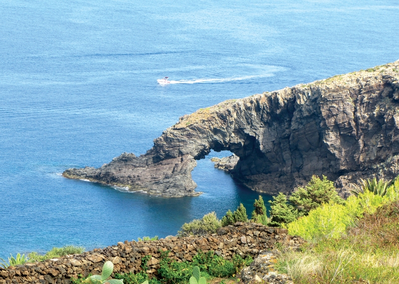 Arco-dell-Elfante-in-Pantelleria.jpe